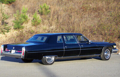 Cadillac-Fleetwood-Limousine-1976-1