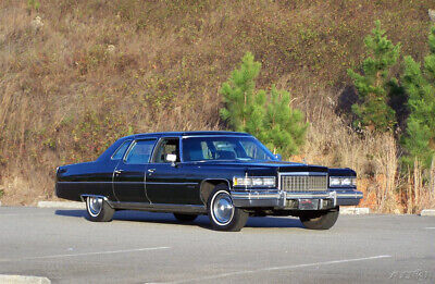 Cadillac-Fleetwood-Limousine-1976-2