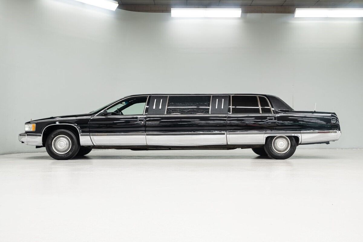 Cadillac-Fleetwood-Limousine-1995-2