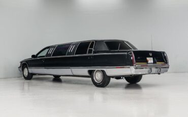 Cadillac-Fleetwood-Limousine-1995-3