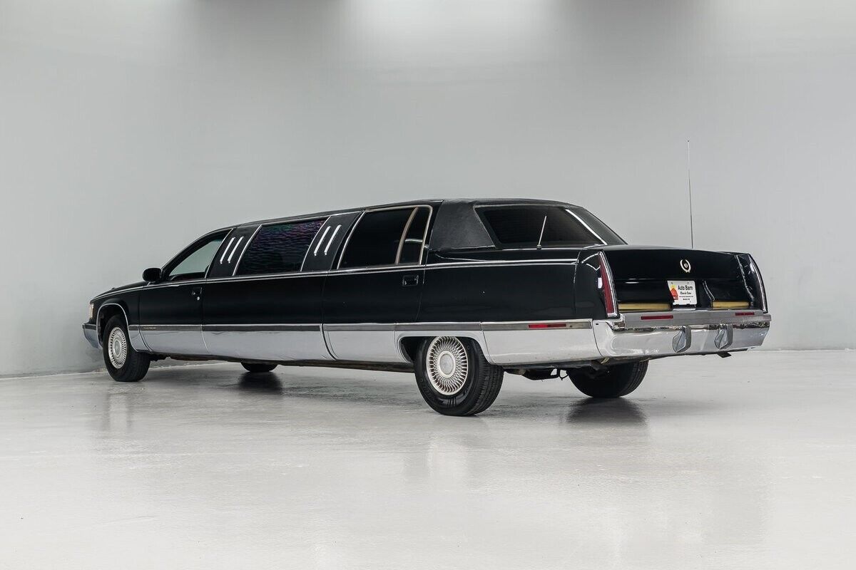 Cadillac-Fleetwood-Limousine-1995-3