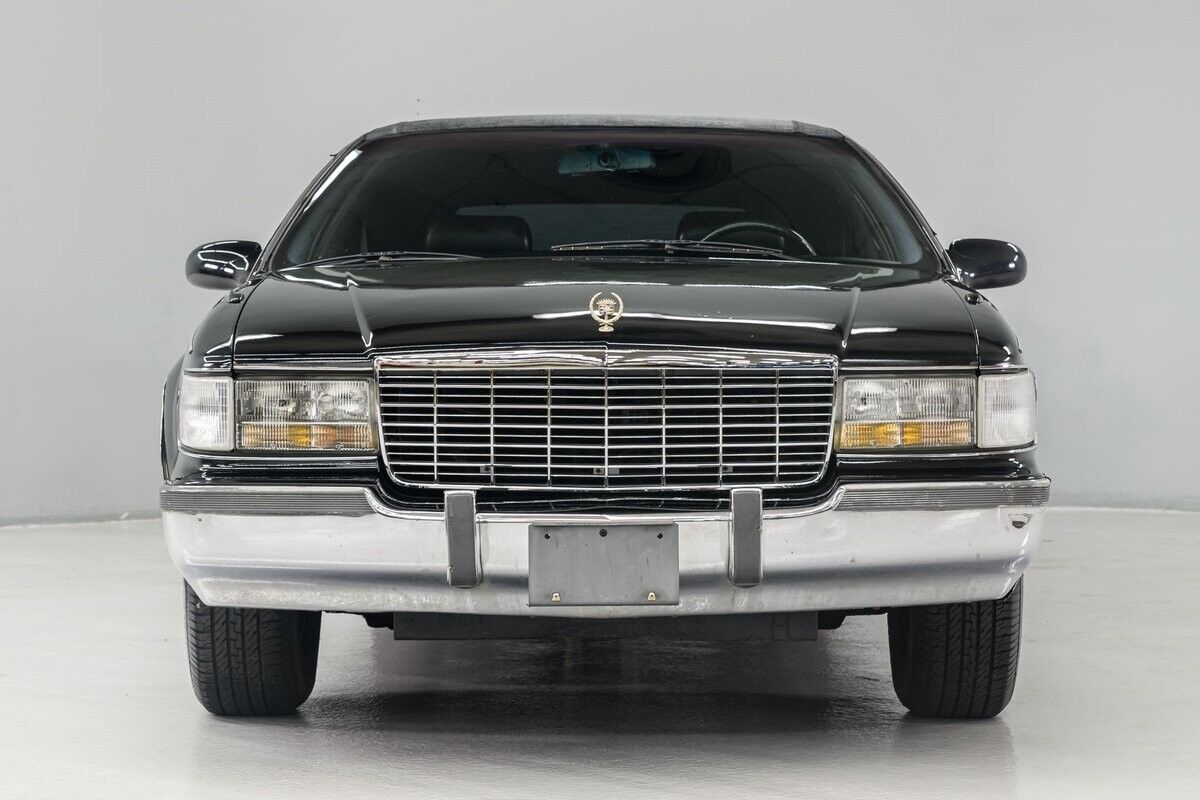 Cadillac-Fleetwood-Limousine-1995-4