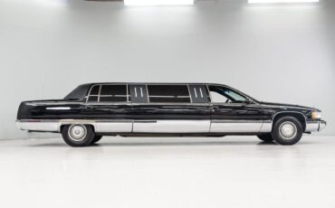 Cadillac-Fleetwood-Limousine-1995-7