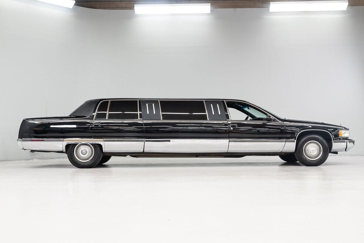 Cadillac-Fleetwood-Limousine-1995-7