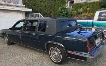 Cadillac-Fleetwood-limousine-1986-2