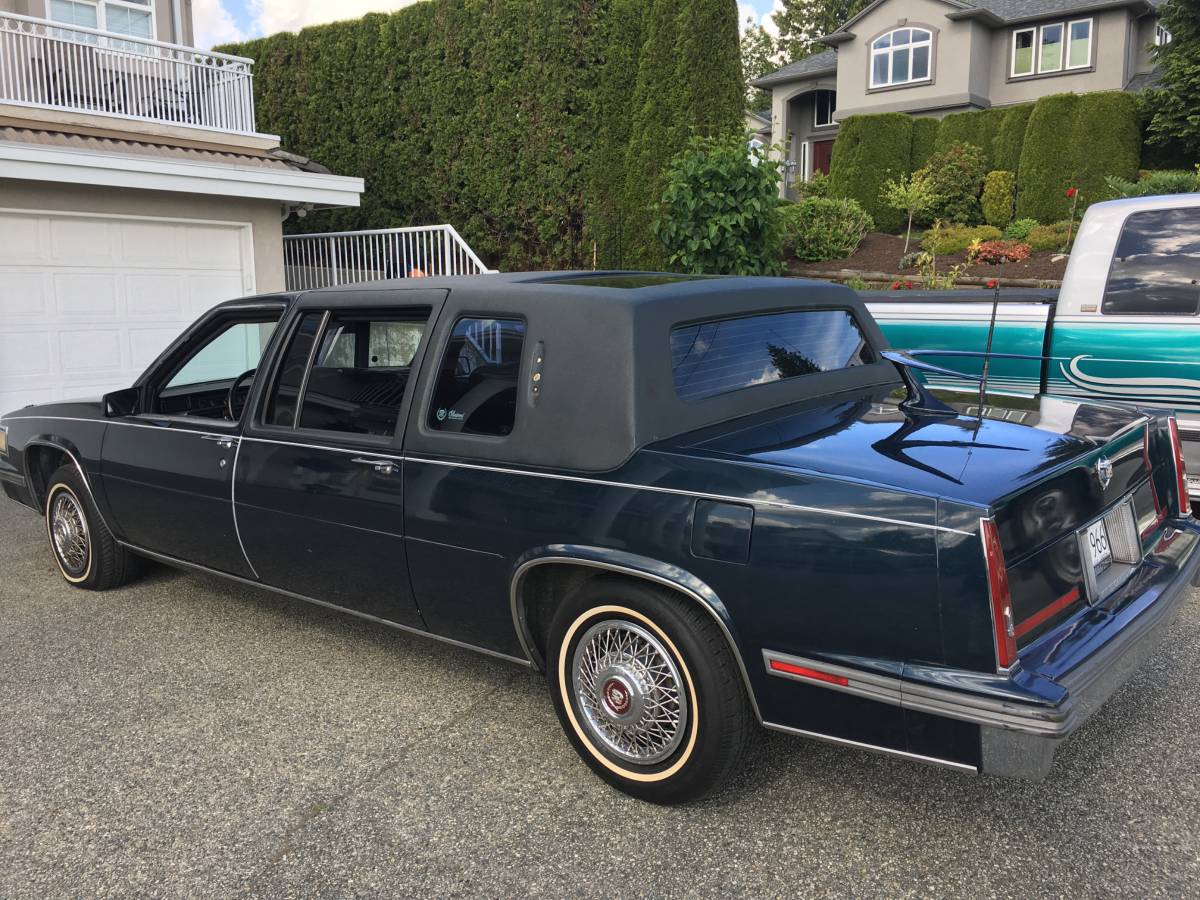 Cadillac-Fleetwood-limousine-1986-2