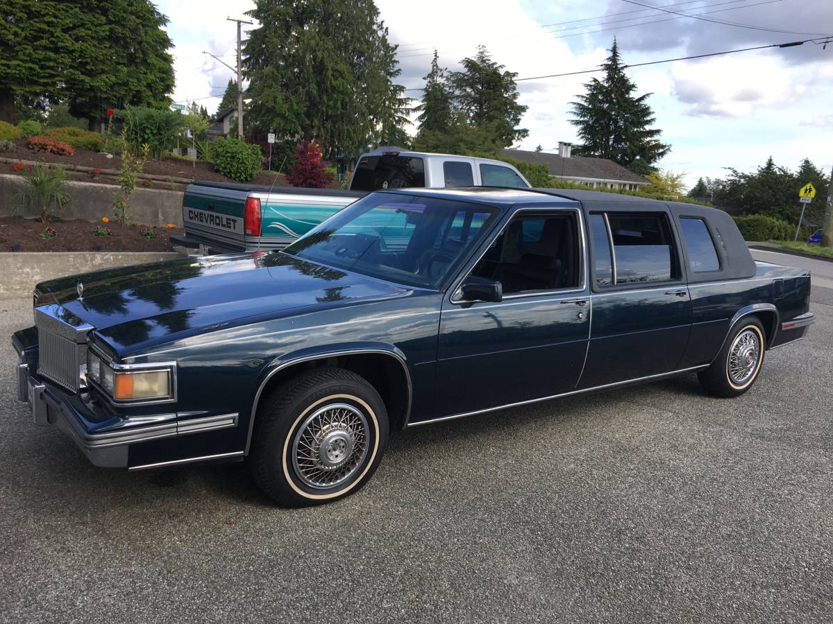 Cadillac-Fleetwood-limousine-1986-3