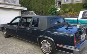 Cadillac-Fleetwood-limousine-1986-4