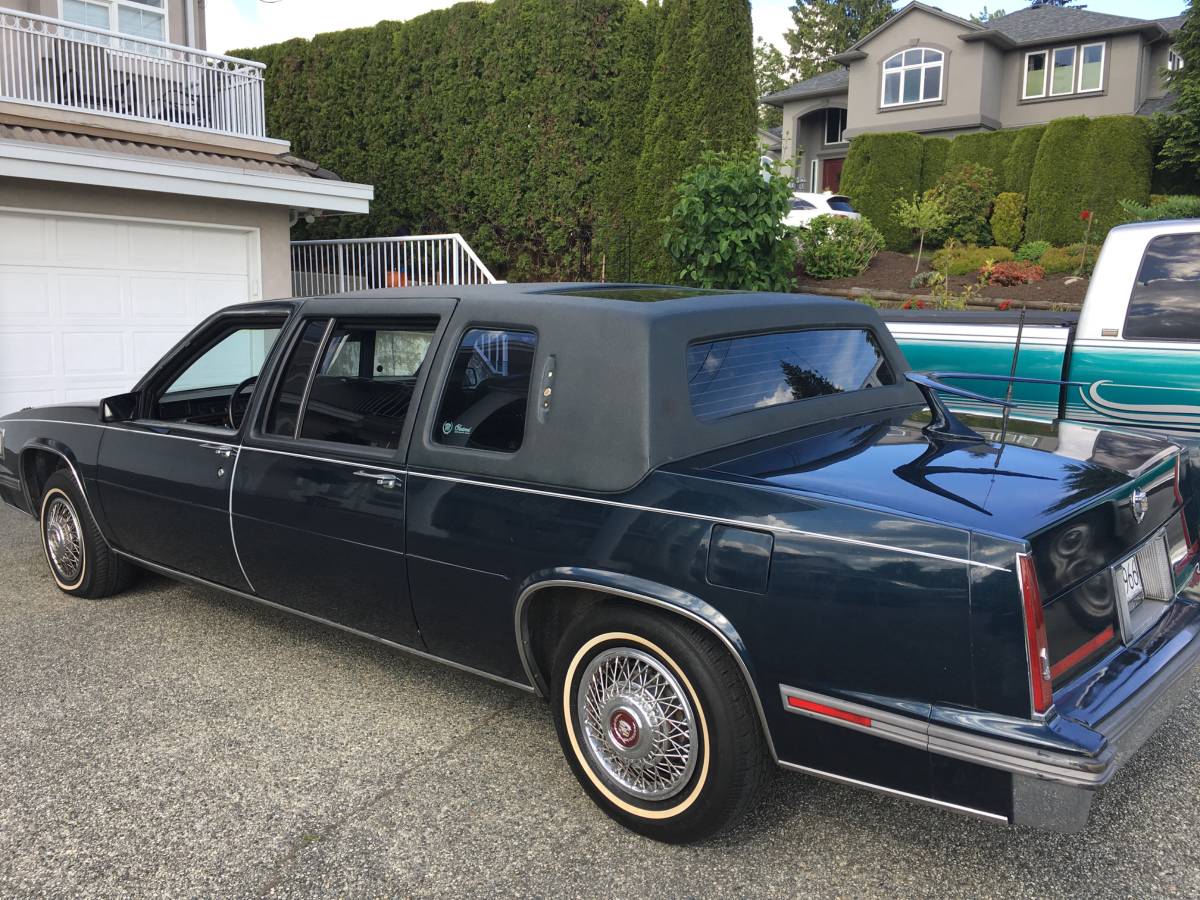 Cadillac-Fleetwood-limousine-1986-4