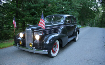 Cadillac-Lasalle-Berline-1938-1