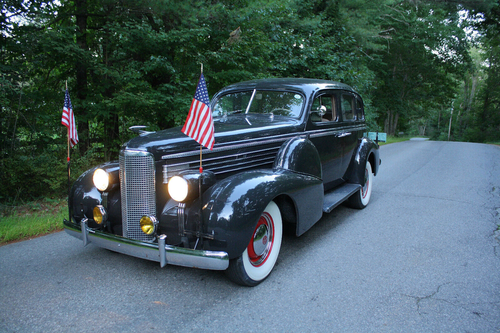 Cadillac-Lasalle-Berline-1938-1