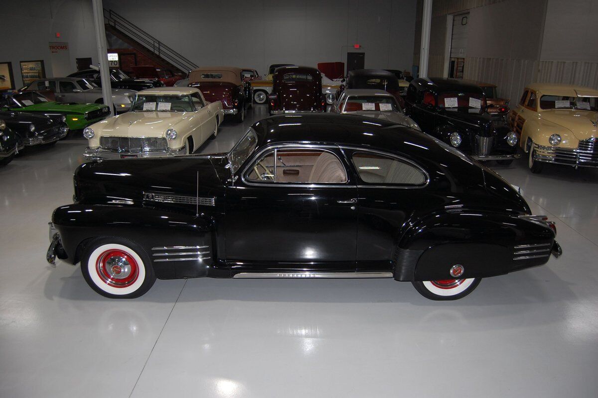 Cadillac-Series-61-Five-Passenger-Coupe-Sedanette-Coupe-1941-11