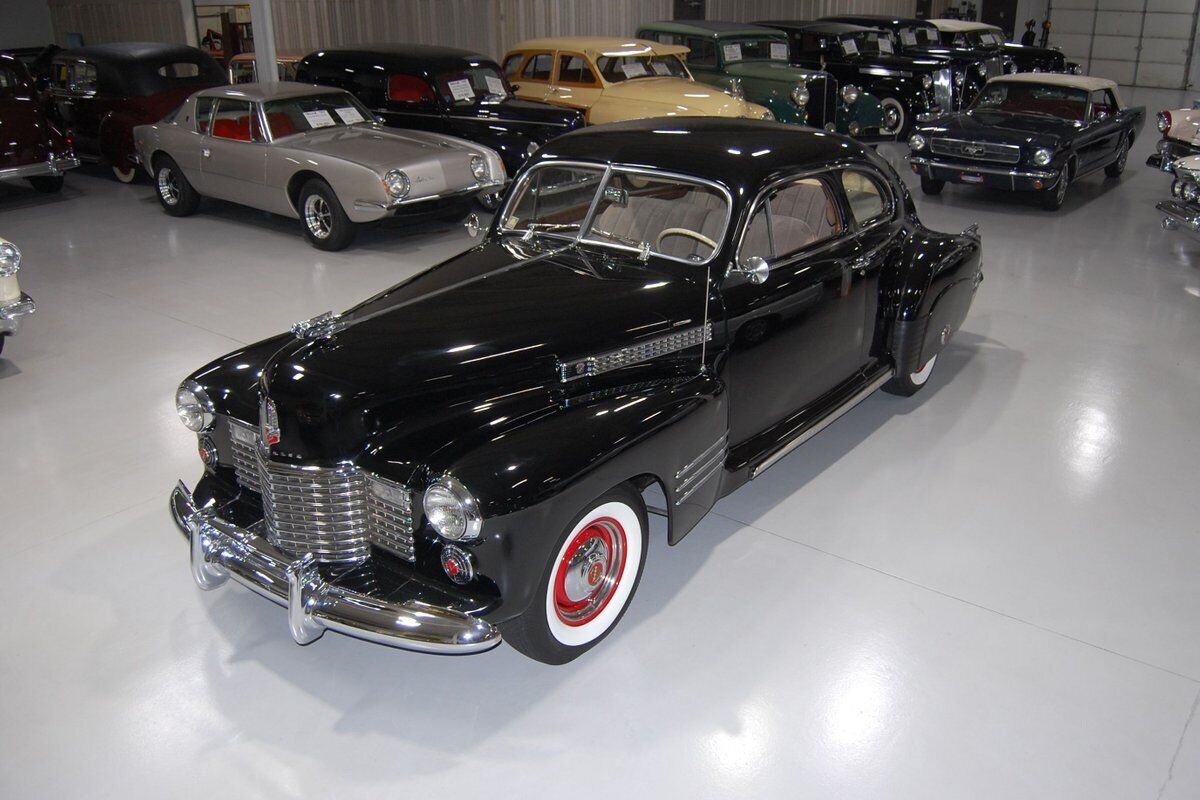 Cadillac-Series-61-Five-Passenger-Coupe-Sedanette-Coupe-1941