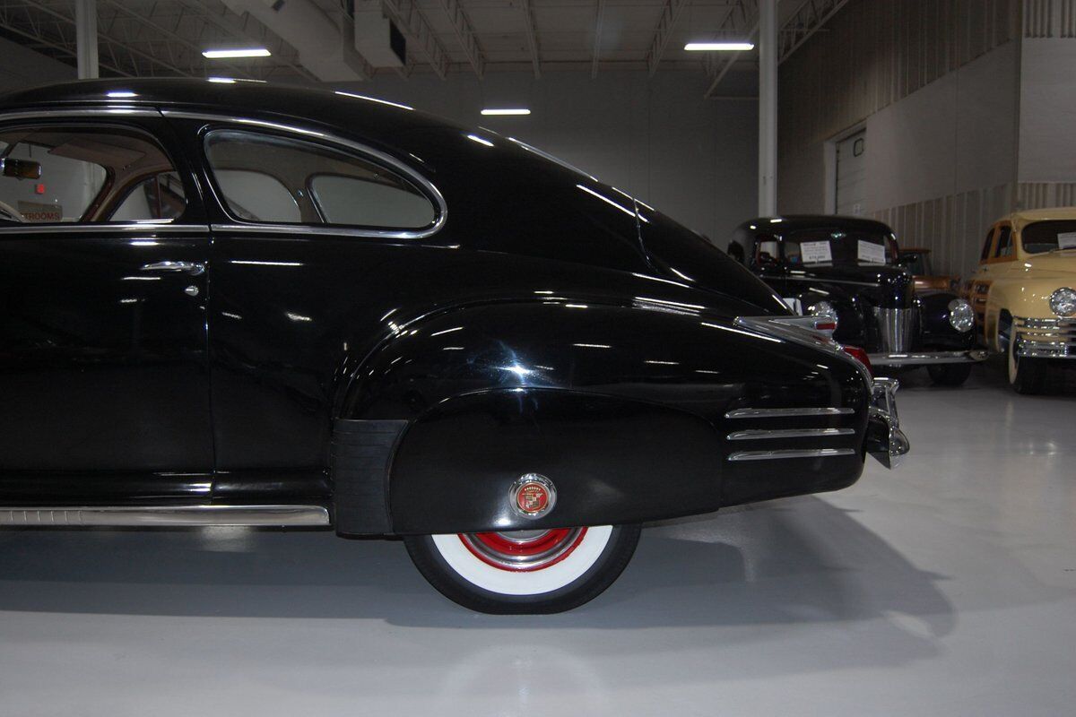 Cadillac-Series-61-Five-Passenger-Coupe-Sedanette-Coupe-1941-22