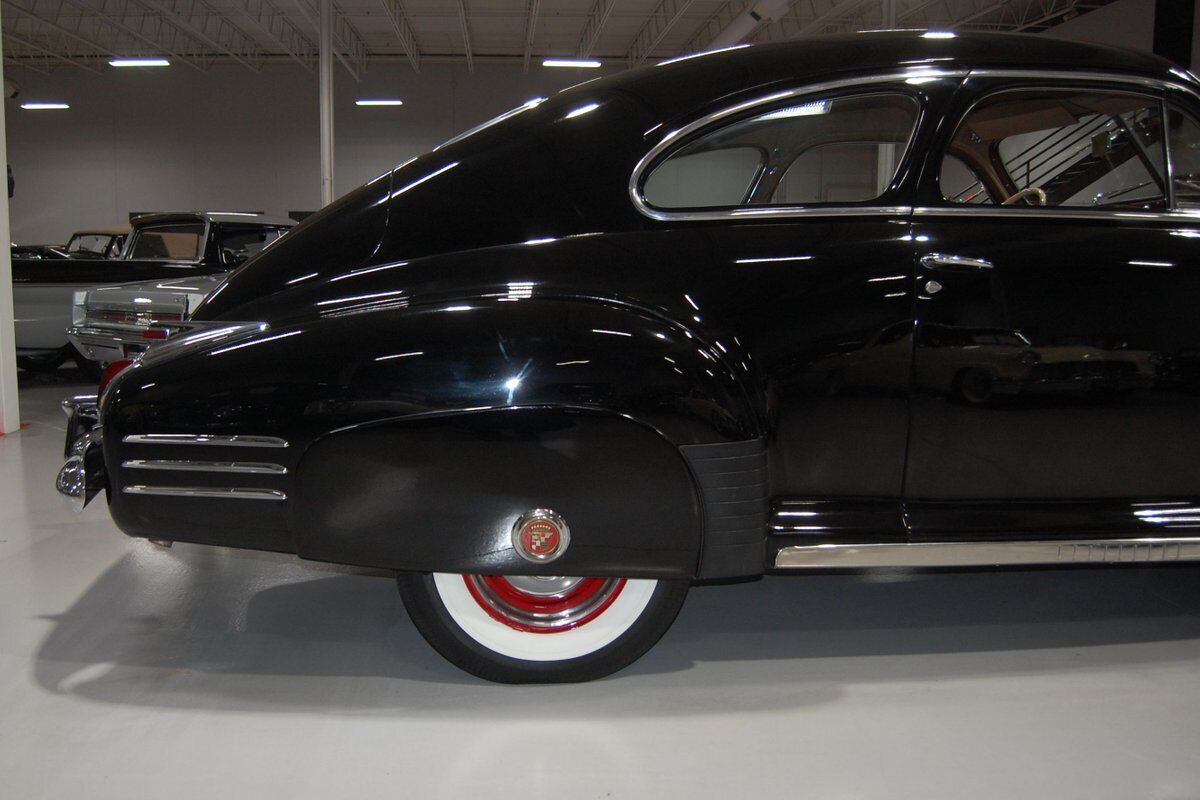 Cadillac-Series-61-Five-Passenger-Coupe-Sedanette-Coupe-1941-24