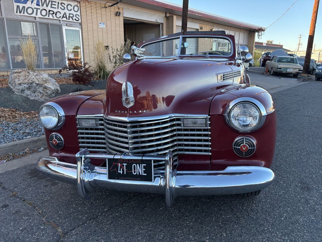 Cadillac-Series-62-1941-25