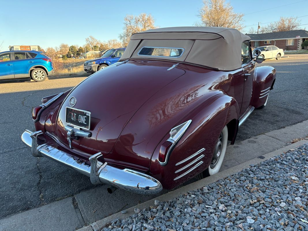 Cadillac-Series-62-1941-36