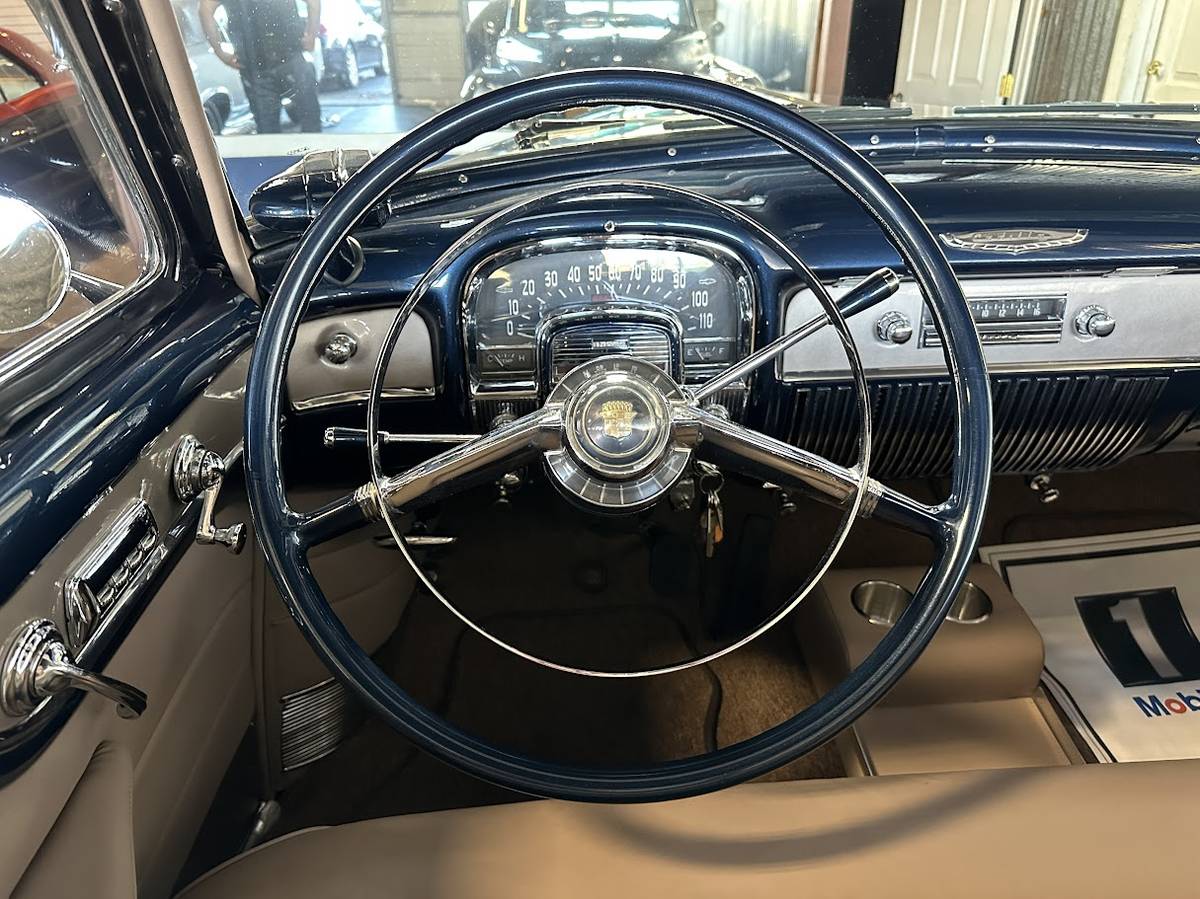 Cadillac-Series-62-1952-10