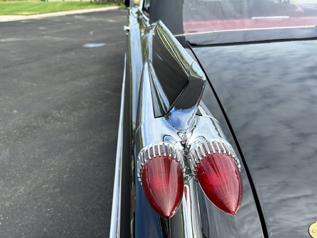 Cadillac-Series-62-Convertible-1959-38