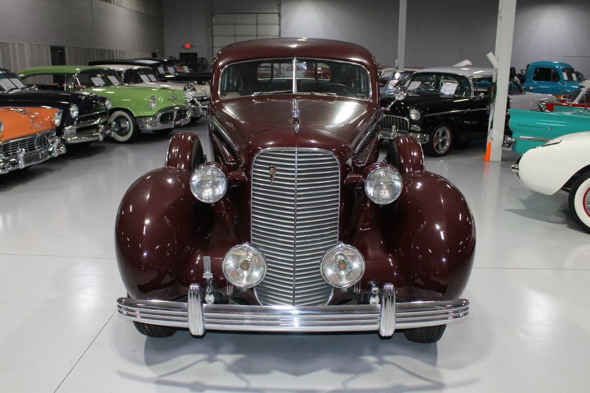 Cadillac-Series-85-V-12-Berline-1936-13