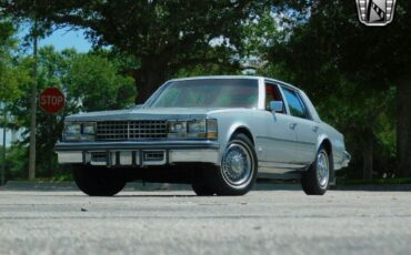 Cadillac-Seville-Berline-1976-2