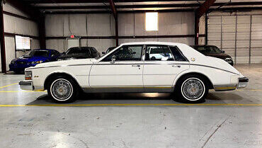 Cadillac-Seville-Berline-1985-17