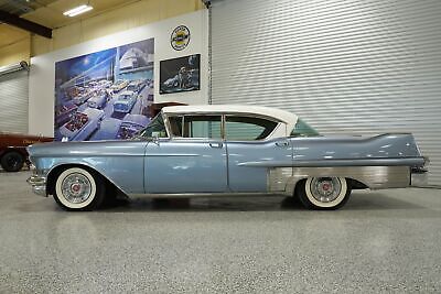 Cadillac-Sixty-Special-1957-3