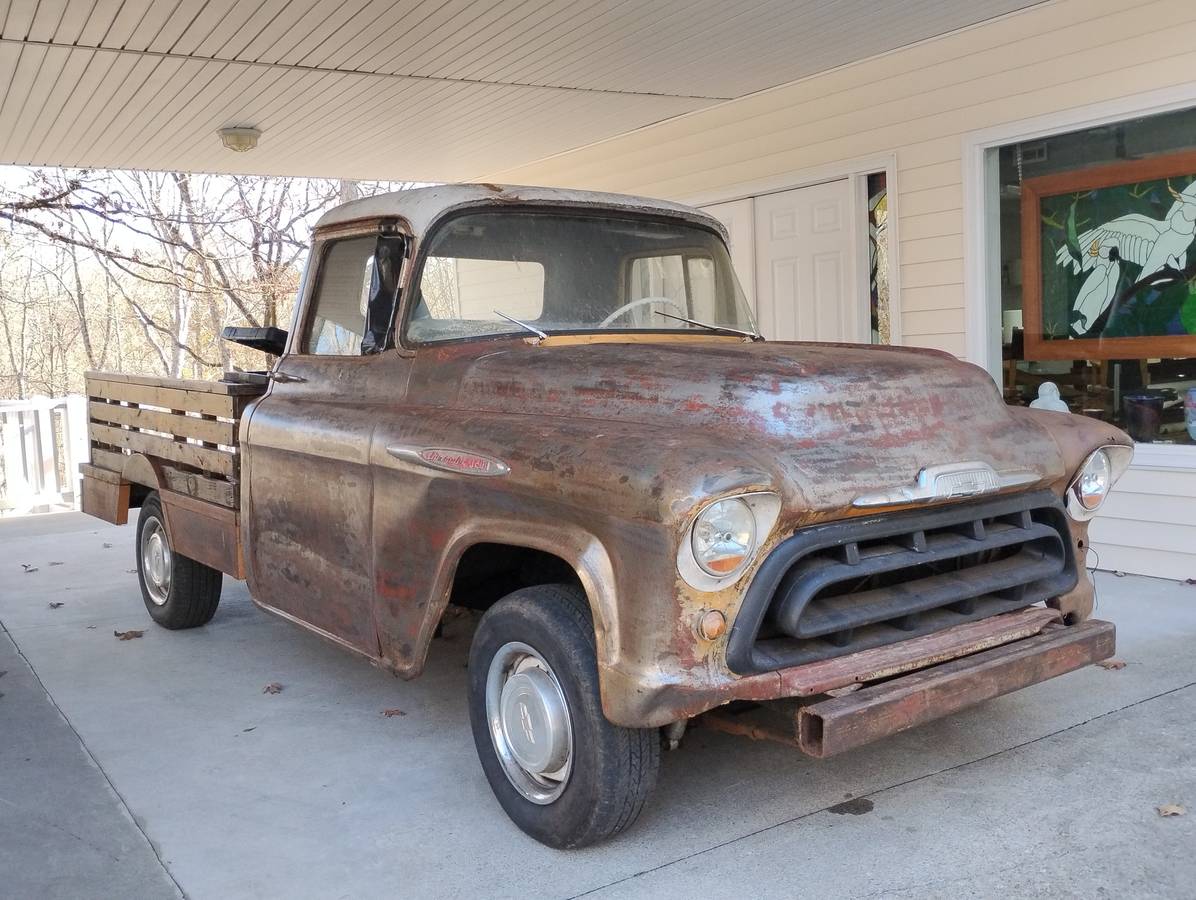 Chevrolet-3200-series-pick-up-truck-1957-1