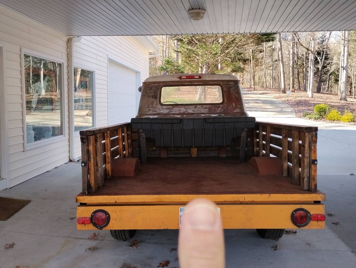 Chevrolet-3200-series-pick-up-truck-1957-3