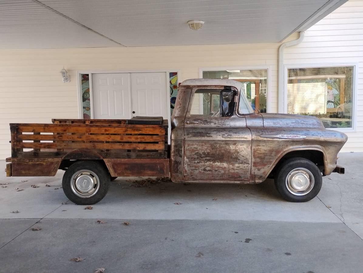 Chevrolet-3200-series-pick-up-truck-1957