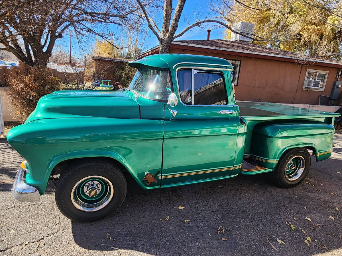 Chevrolet-Apache-1956-2