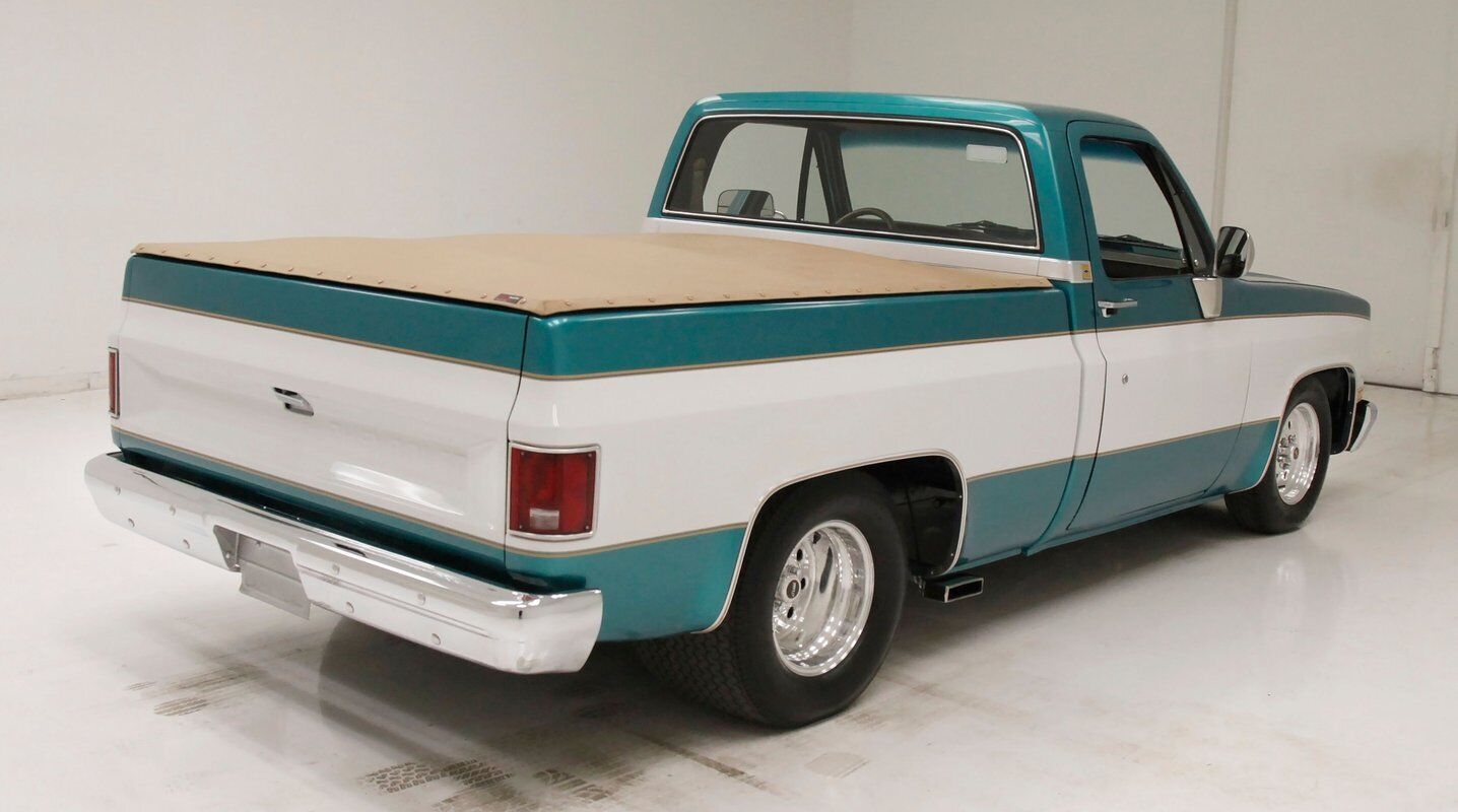 Chevrolet-C-10-Pickup-1983-3