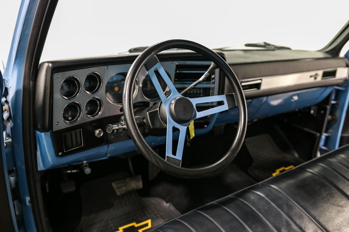 Chevrolet-C-10-Pickup-1984-12