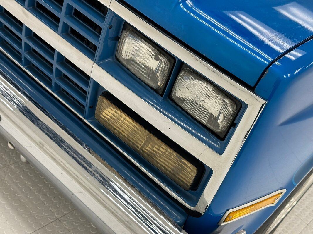 Chevrolet-C-10-Pickup-1984-9