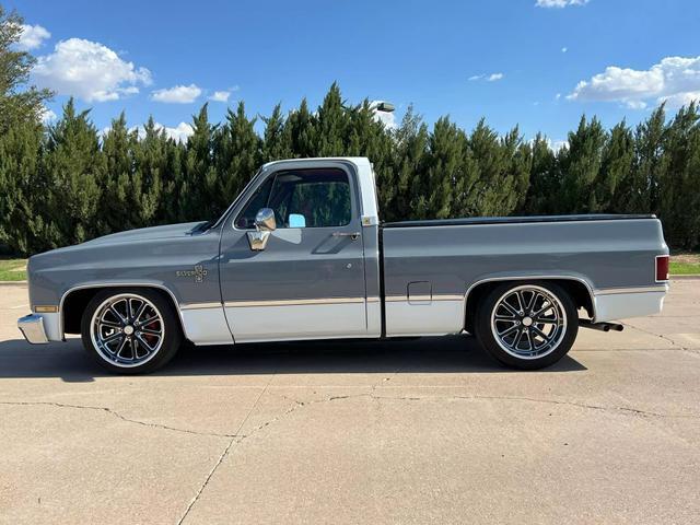 Chevrolet-C-10-Pickup-1985-1