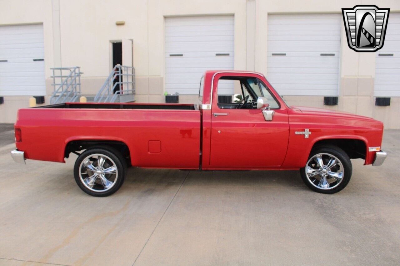 Chevrolet-C-10-Pickup-1985-5