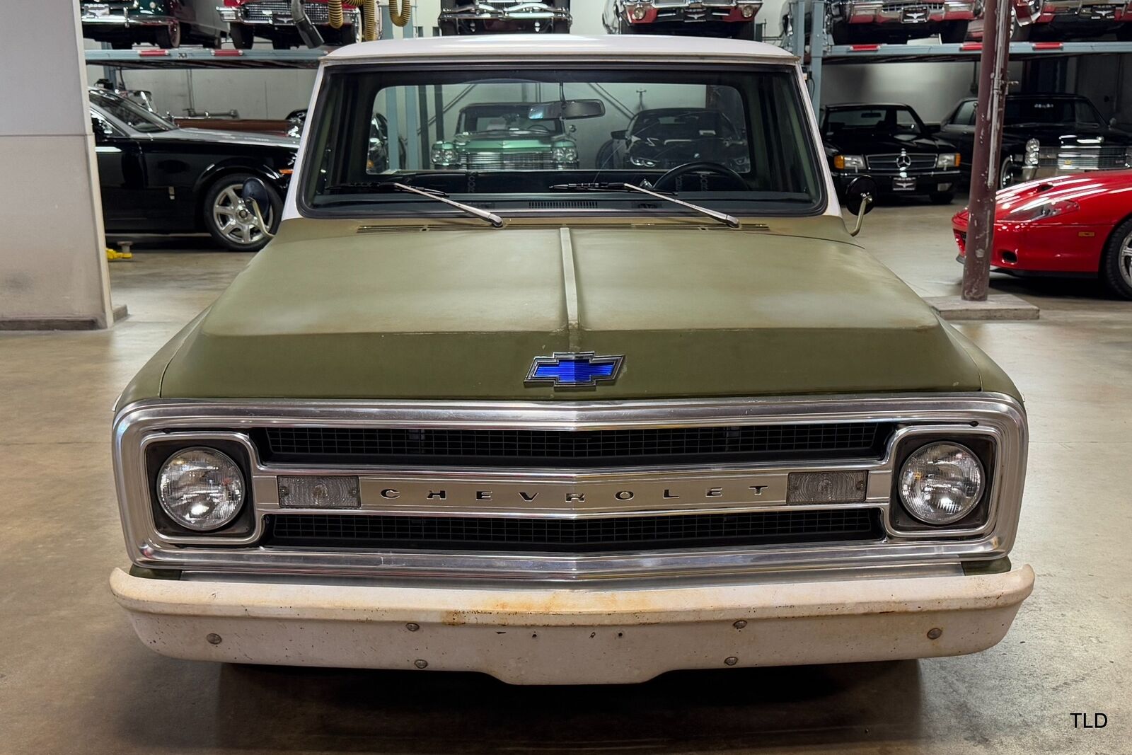 Chevrolet-C10-Custom-Pick-Up-1969-1