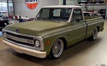 Chevrolet-C10-Custom-Pick-Up-1969-2