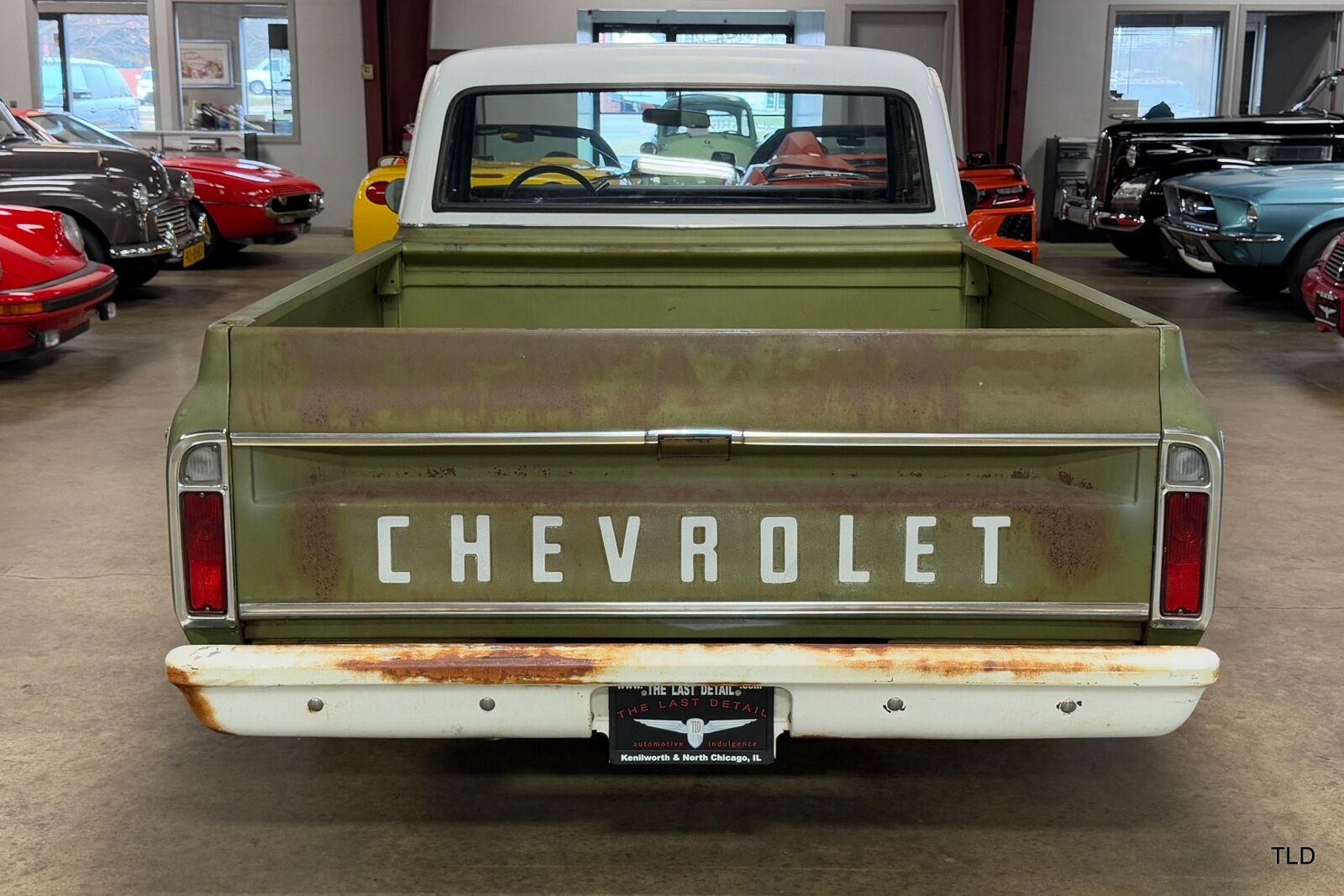 Chevrolet-C10-Custom-Pick-Up-1969-3