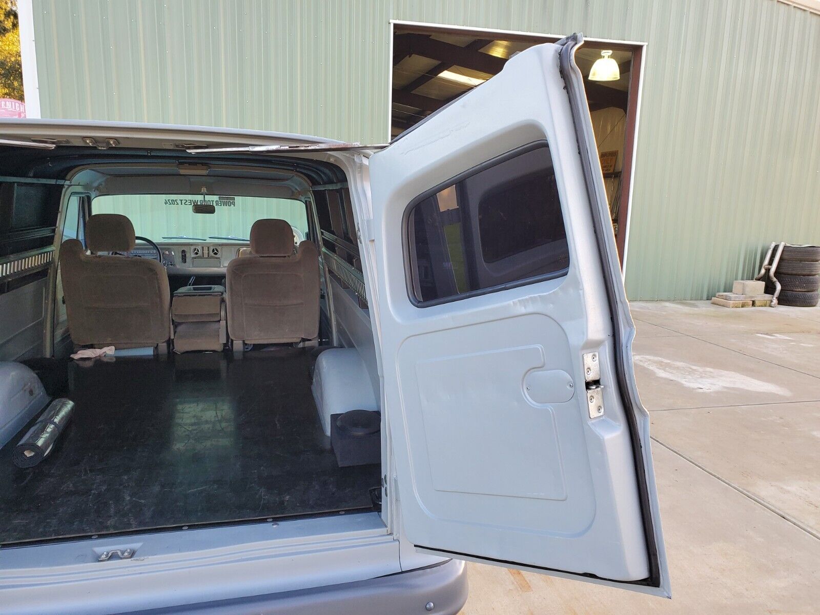 Chevrolet-C10-Panel-1966-12