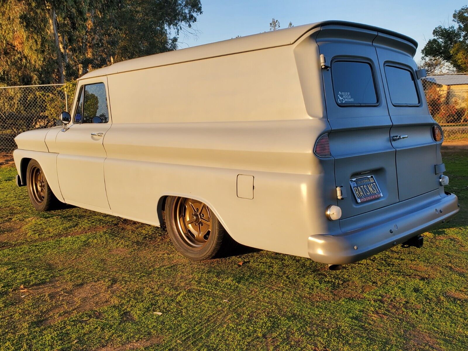 Chevrolet-C10-Panel-1966-3