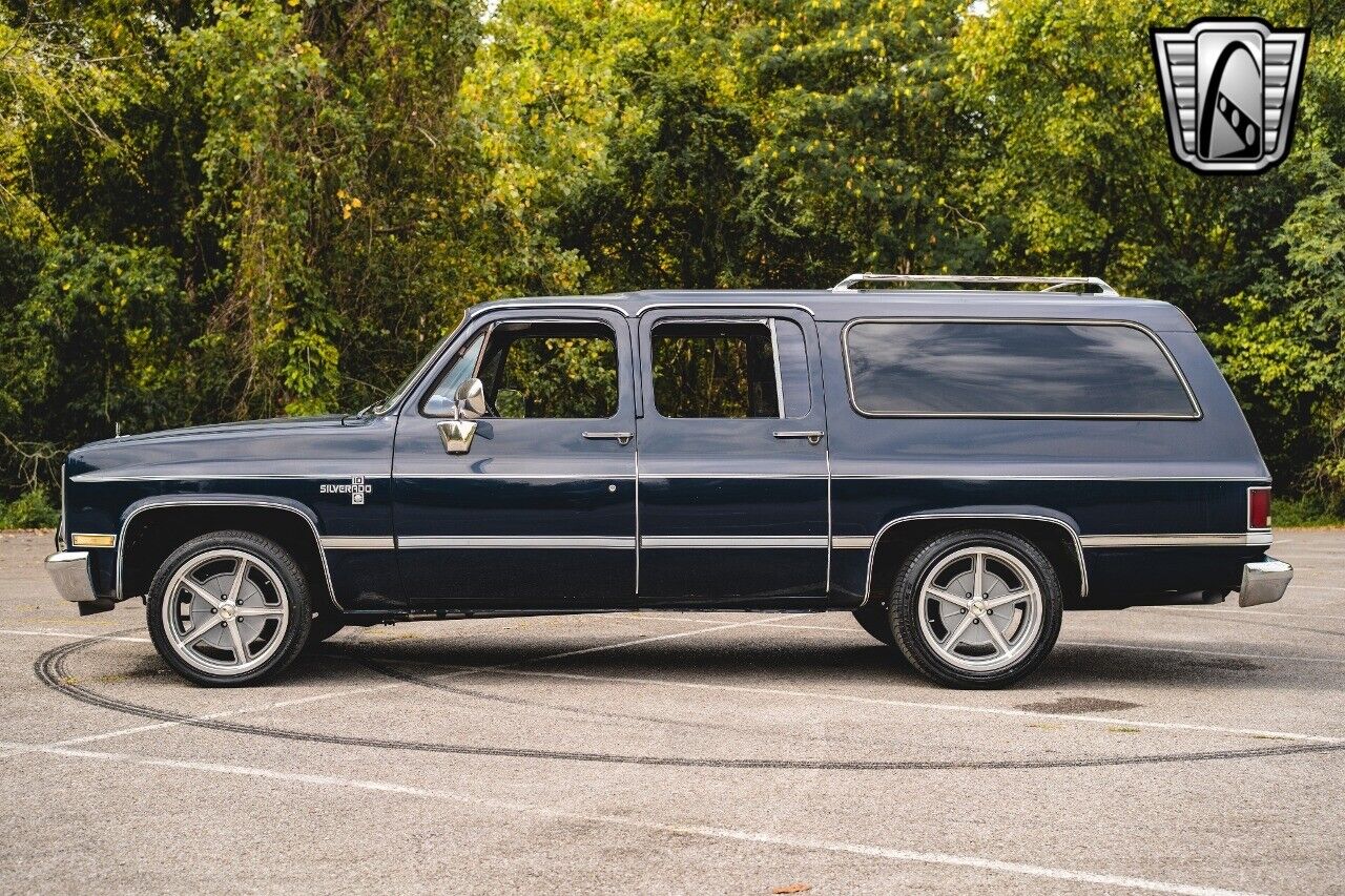 Chevrolet-C10-Suburban-Cabriolet-1985-3