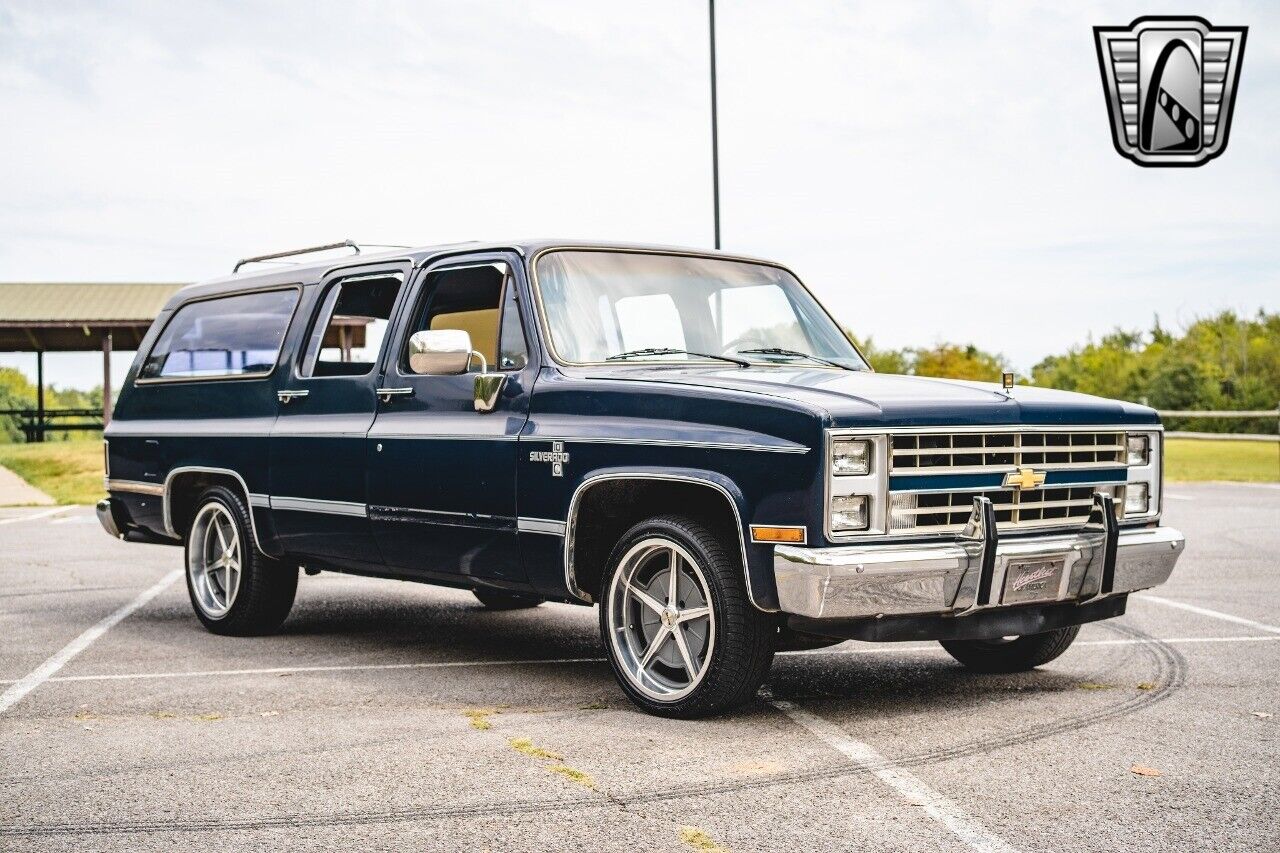 Chevrolet-C10-Suburban-Cabriolet-1985-8