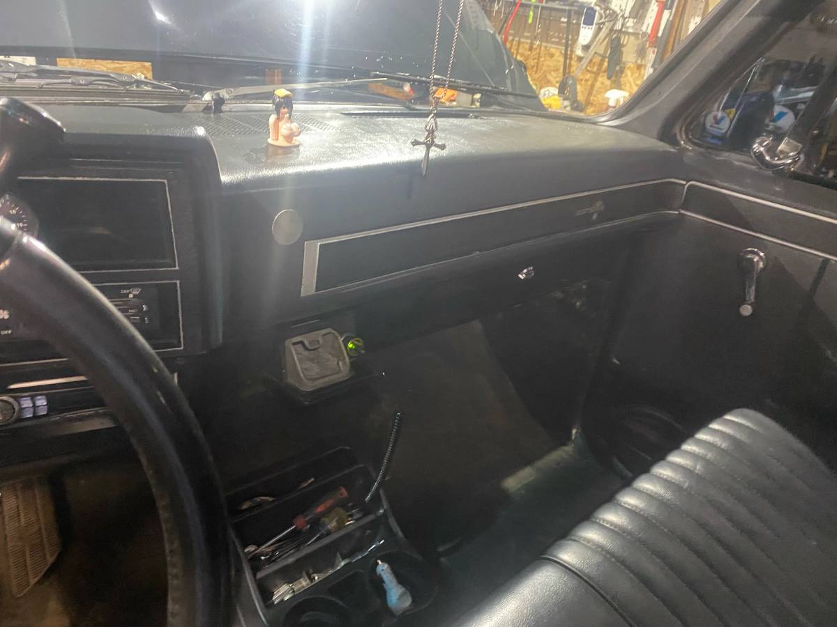 Chevrolet-C10-short-bed-1981-14