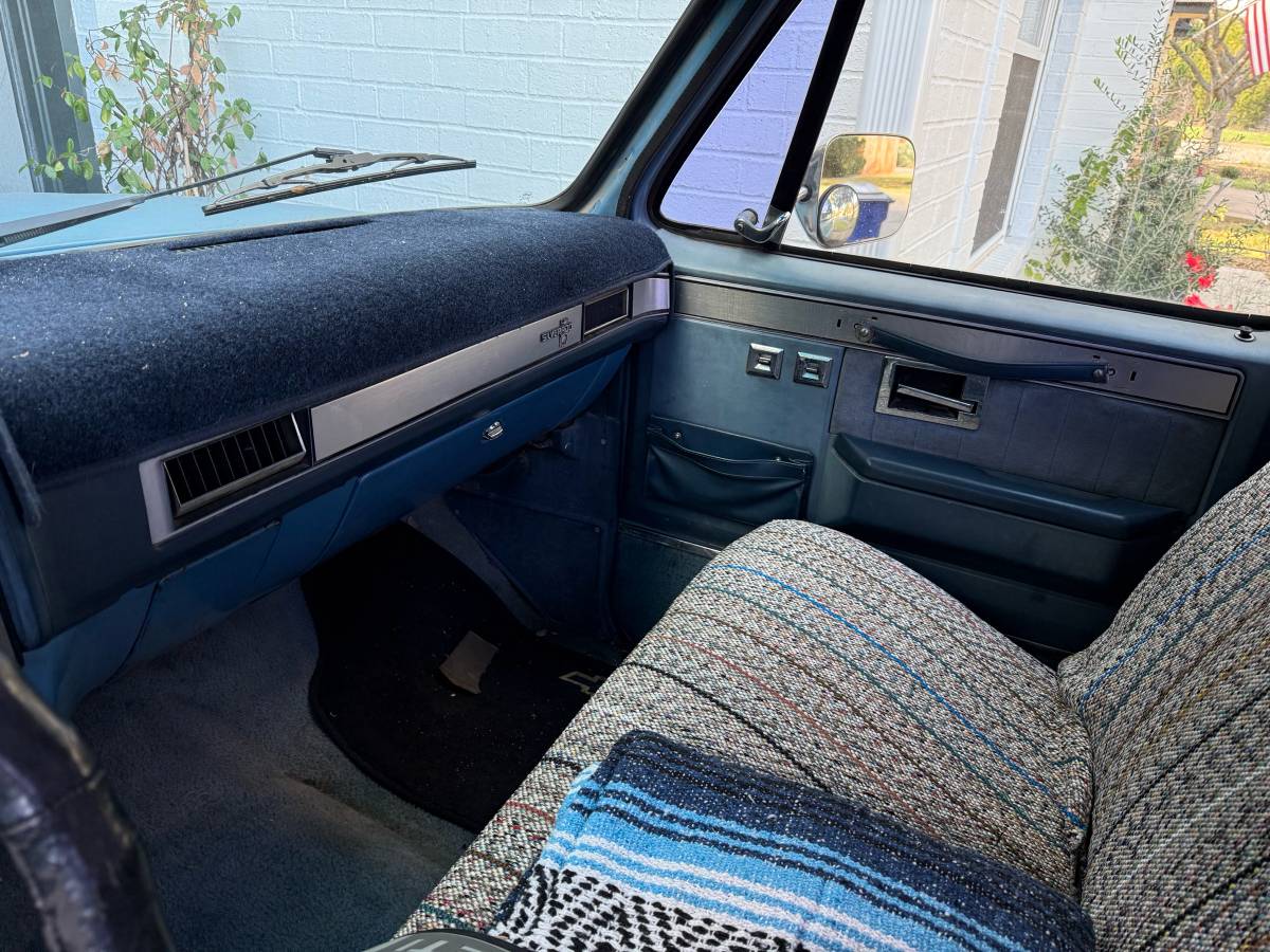 Chevrolet-C10-silverado-1984-10