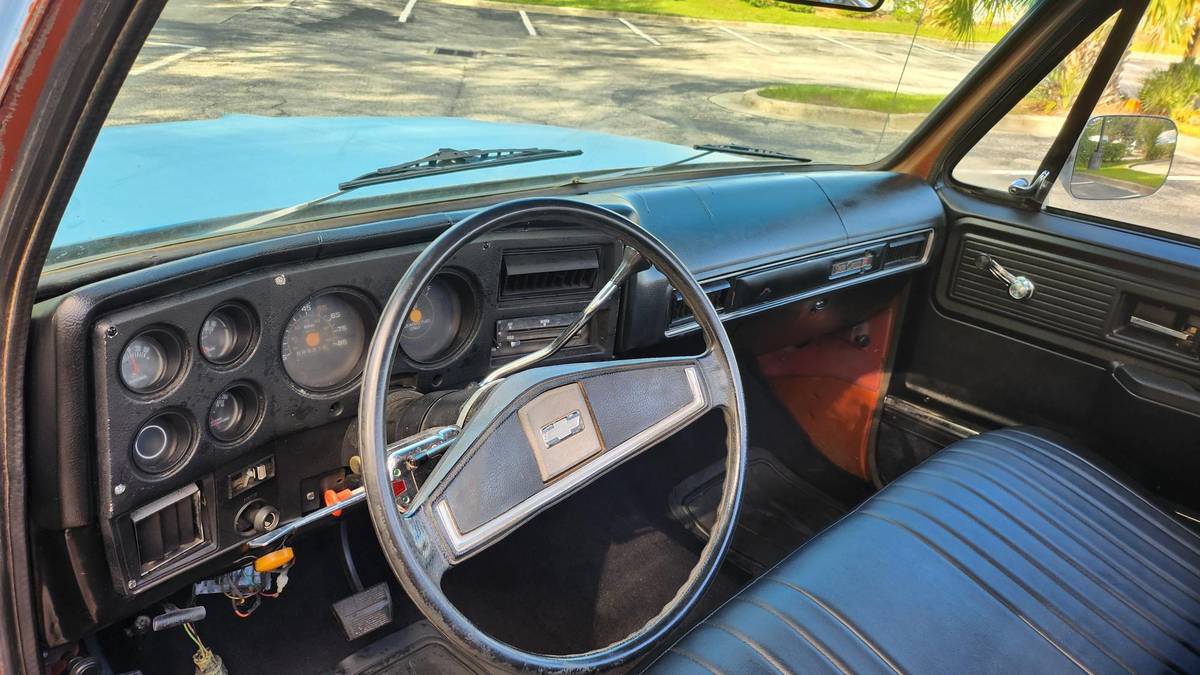 Chevrolet-C10-square-body-1977-6