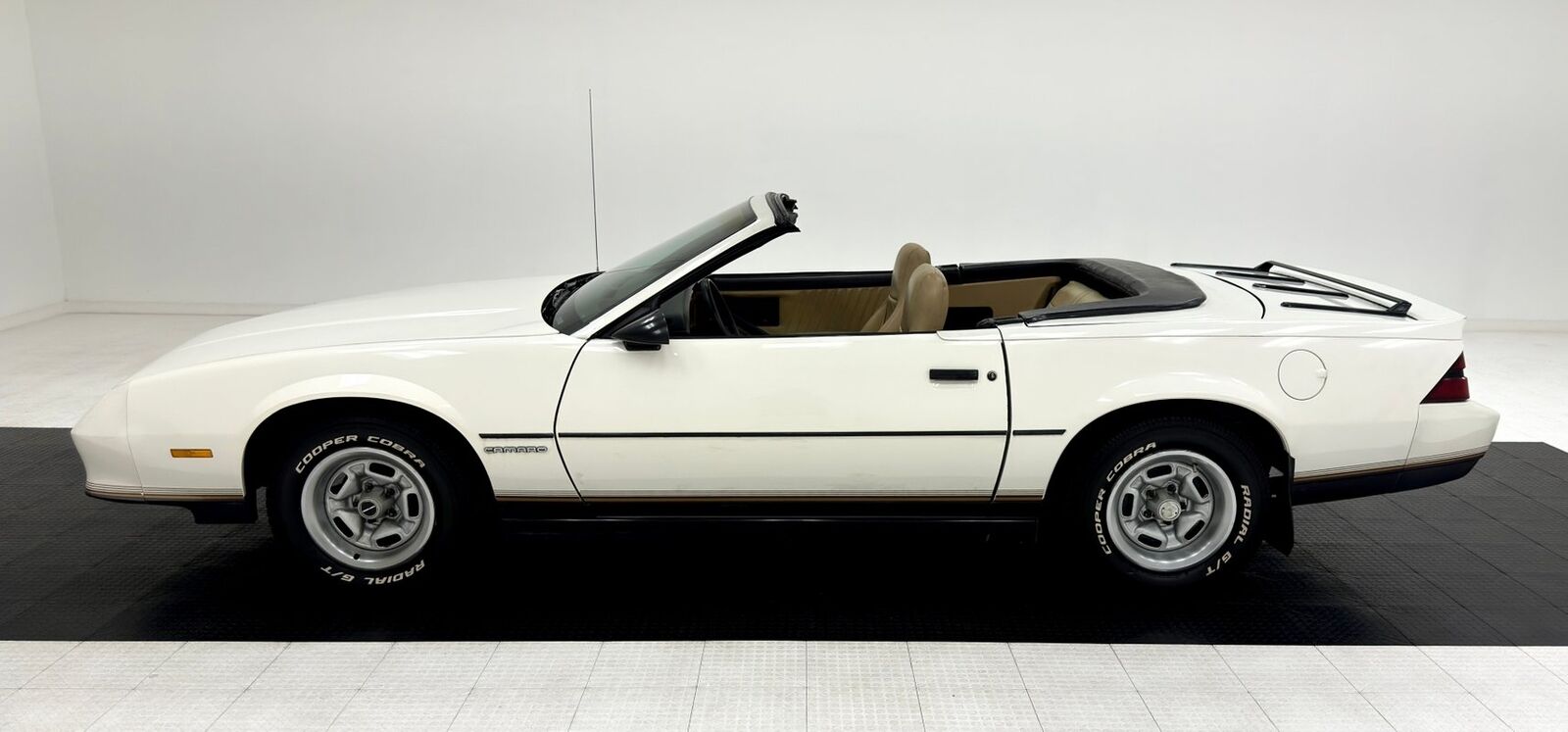 Chevrolet-Camaro-Cabriolet-1987-3