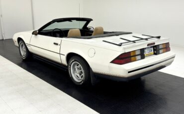 Chevrolet-Camaro-Cabriolet-1987-5