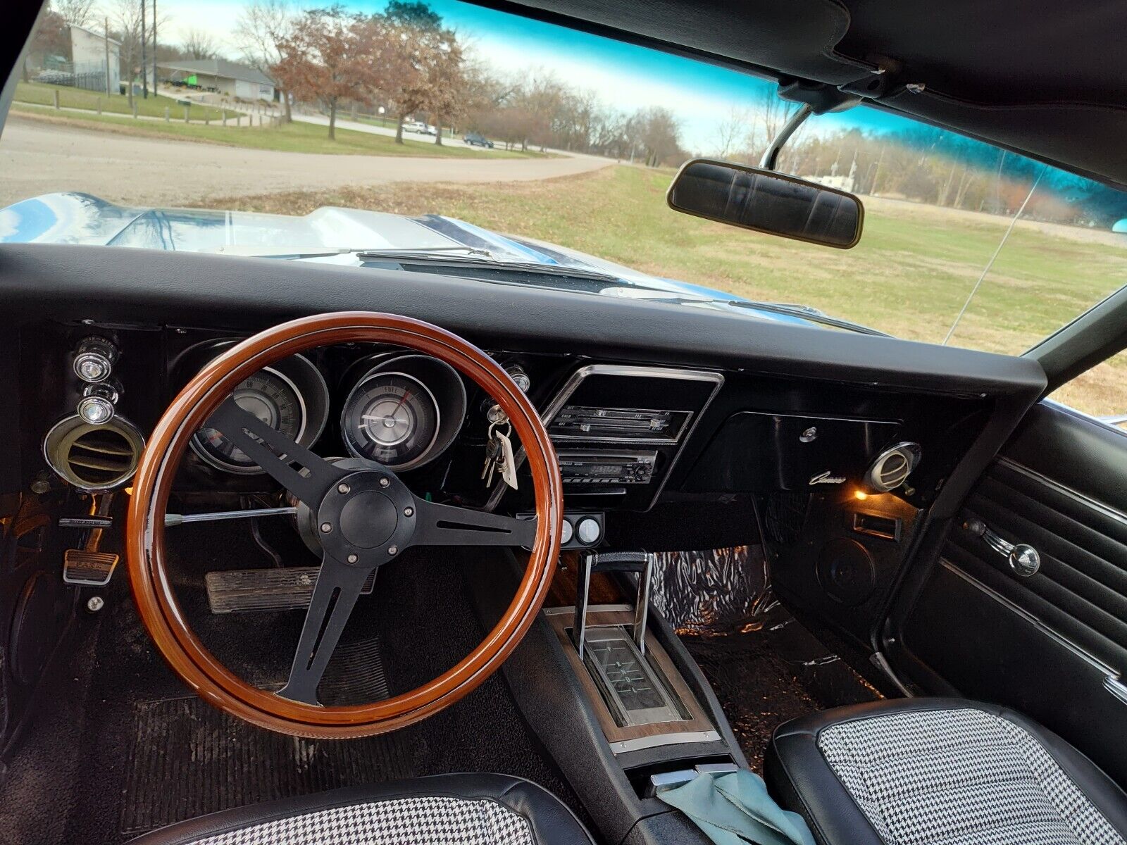 Chevrolet-Camaro-Coupe-1968-24