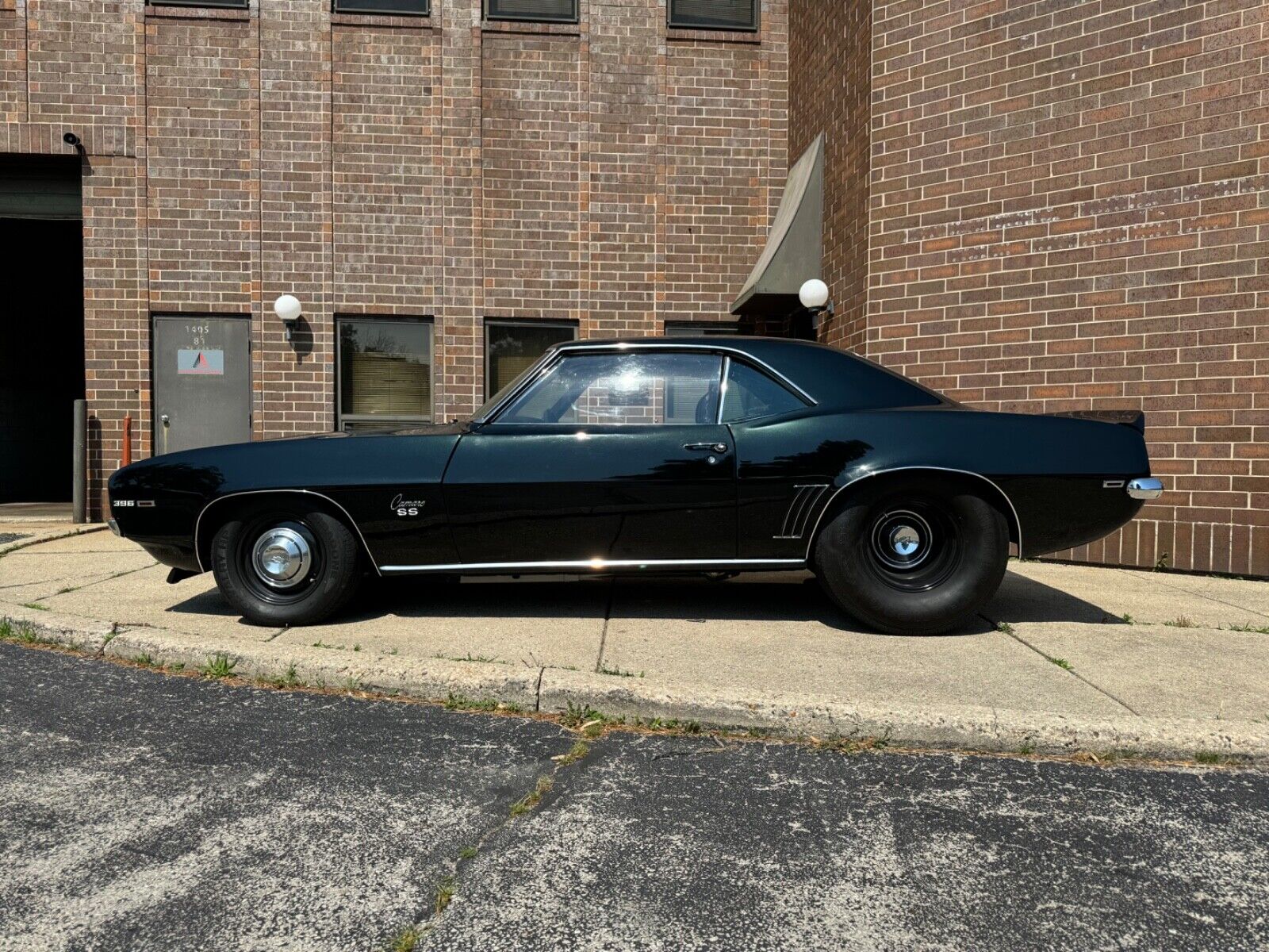 Chevrolet-Camaro-Coupe-1969-2